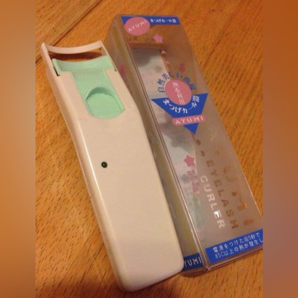 HEATED LASH CURLER
